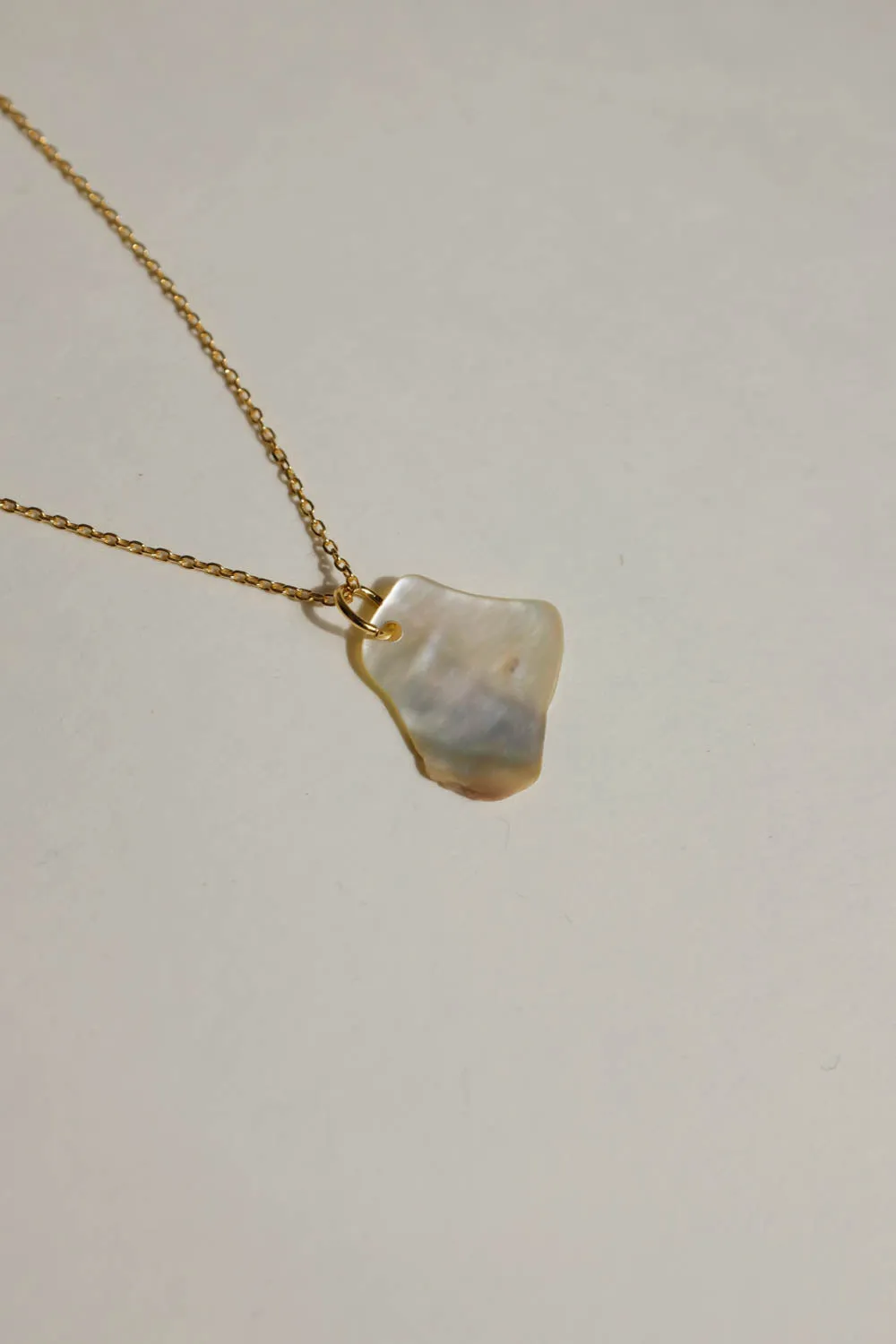 0030_VINTAGE MOTHER OF PEARL NECKLACE