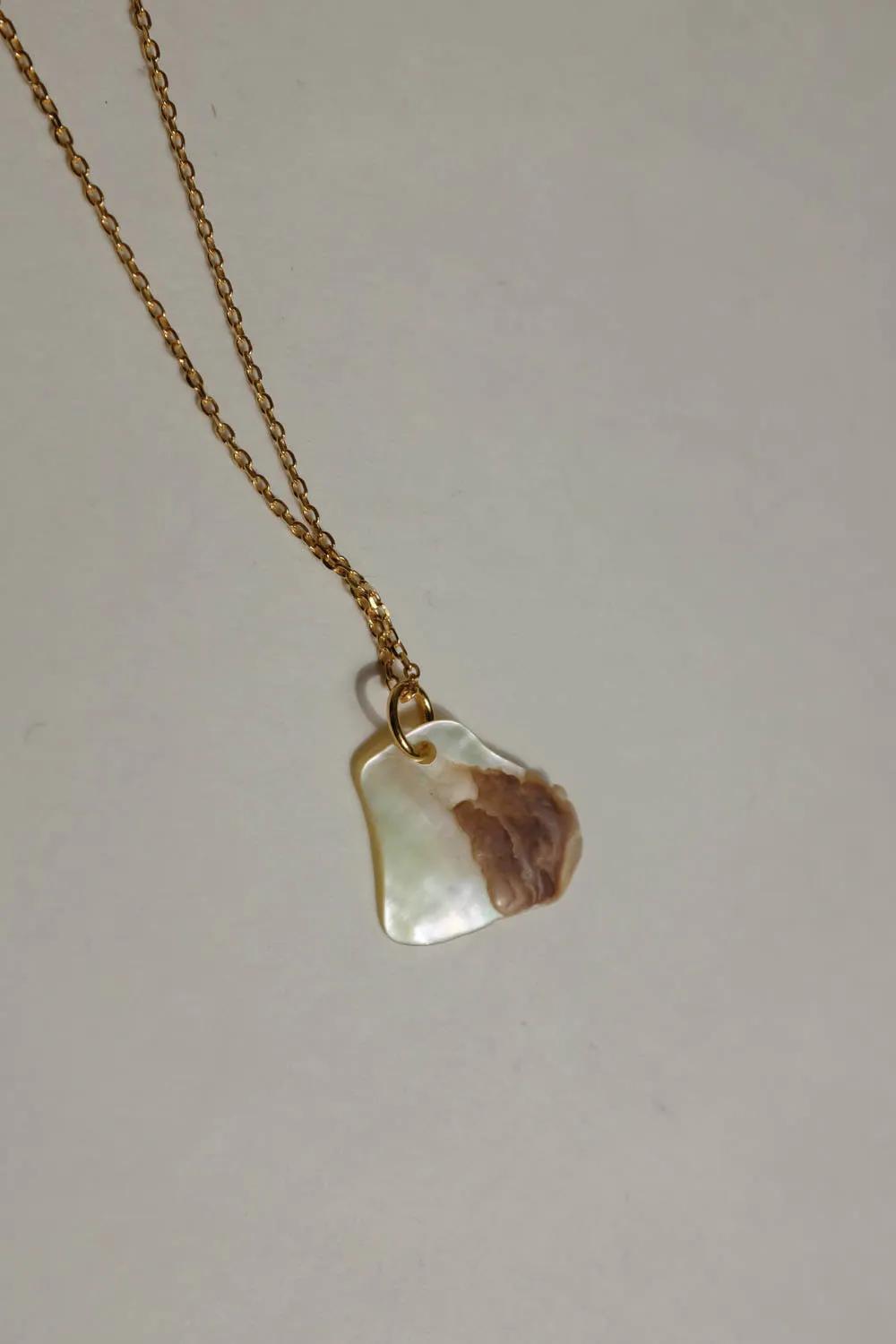 0030_VINTAGE MOTHER OF PEARL NECKLACE